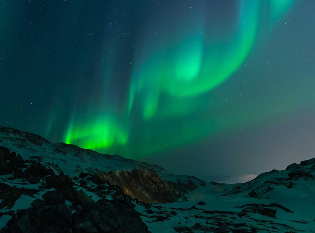 The Modern Minimalist: Clean Lines & Graphic Designs